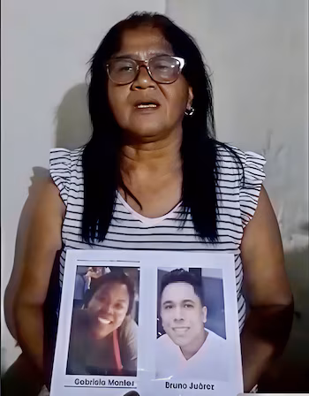 Женщина в очках и