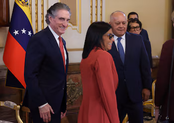 Дельси Родригес, секретарь