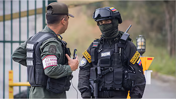   Несколько сотрудников DGCIM и Управления по борьбе с наркотиками дали показания по делу и подготовили протокол, в котором защита задержанных задает общие вопросы.