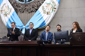 Президент Конгресса Луис Контрерас назвал закон о топливных субсидиях, закон об отмывании денег и закон о портах законодательными приоритетами./(Конгресс Гватемалы)