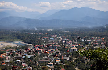 Вид на муниципалитет Вилья Тунари, недалеко от места, где живет бывший президент Моралес. REUTERS/Агустин Маркарян