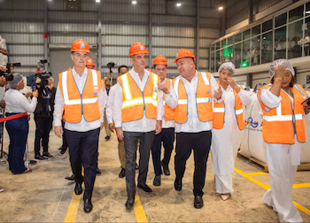 Проект, расположенный в Сан-Педро-де-Макорис, является результатом стратегического альянса между Diesco и Invema и представляет собой первый завод в Карибском бассейне, способный производить переработанный пищевой ПЭТ-смолу из использованных бутылок.