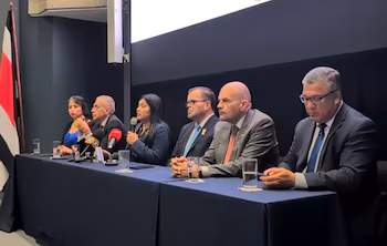 Ректоры запросили увеличение почти на 3%, что эквивалентно дополнительно почти 30 000 миллионов фунтов стерлингов. С любезного разрешения: Передача Федерации студентов UNED