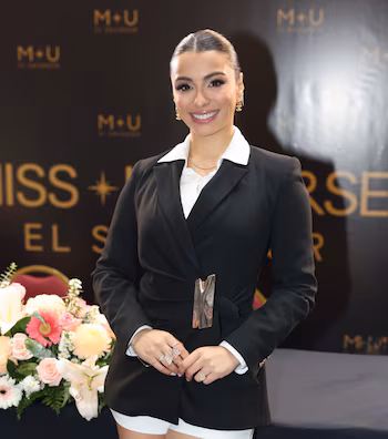 Андреа Агилар, директор конкурса «Мисс Вселенная Сальвадор», возглавляет процесс отбора, направленный на поиск целостного лидера страны (с разрешения Андреа Агилар).