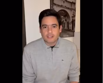 Дело связано с расследованием предполагаемого незаконного обогащения Хосе Габриэля Карризо, бывшего вице-президента Панамы в период с 2019 по 2024 год. Видеозапись опубликована в X