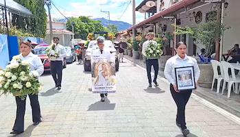 Последнее прощание с Глендой было отмечено трауром и требованием справедливости. (Фото предоставлено: Социальные сети)