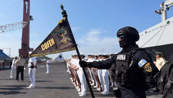 Эскадра военно-морской дружбы, пришвартованная в Пуэрто-Кецале, является символом укрепления отношений между обеими странами./(Армия Гватемалы)