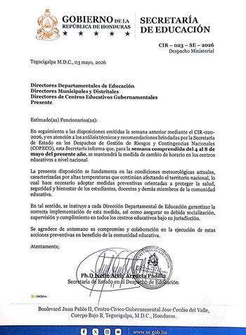 Органы образования продвигают такие рекомендации, как употребление воды, ношение легкой униформы и ограничение физической активности из-за усиления жары.