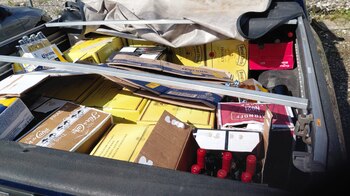 В жалобах в Казначейство указывалось на несанкционированные выставления счетов, оплату наличными, неправильное взимание НДС и упущение доходов от предприятий и налогоплательщиков. 1 кредит