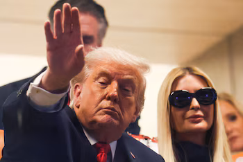 Дочь президента Дональда Трампа регулярно посещает Коста-Рику с 2022 года, и ее видели в таких местах, как Санта-Тереза, Плайя-Эрмоса и Носара. REUTERS/Кевин Ламарк
