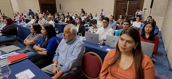 150 представителей компаний Сальвадора приняли участие в форуме по продвижению цифровой трансформации и искусственного интеллекта в экспортном секторе./ (Радио YSKL)