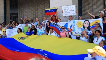 Венесуэльцы требуют вступления Марии Корины Мачадо и президентских выборов