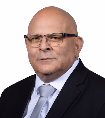 Советник аппарата законодателя также подал официальную жалобу в Законодательное собрание. 1 кредит
